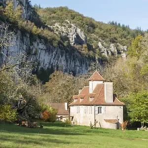 La Maison De Ganil Bed and breakfast